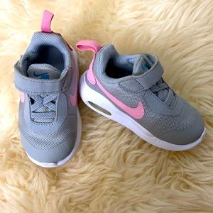 Nike air sneaker, size baby US 5c